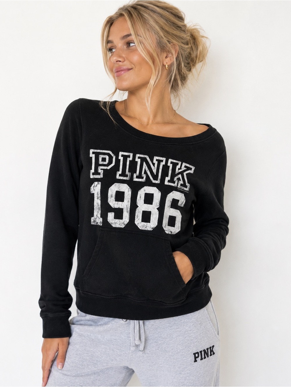 Y2K Victoria’s Secret PINK 1986 Sweatshirt XS Black Graphic Pullover